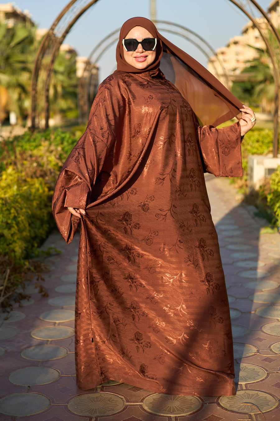 عباية انسيابية ناعمة مع طرحة - نحاسي - A70A4101.jpg