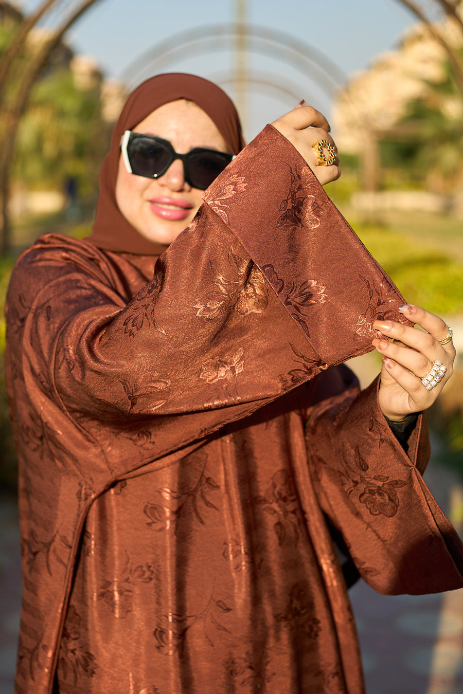 عباية انسيابية ناعمة مع طرحة - نحاسي - A70A4105.jpg