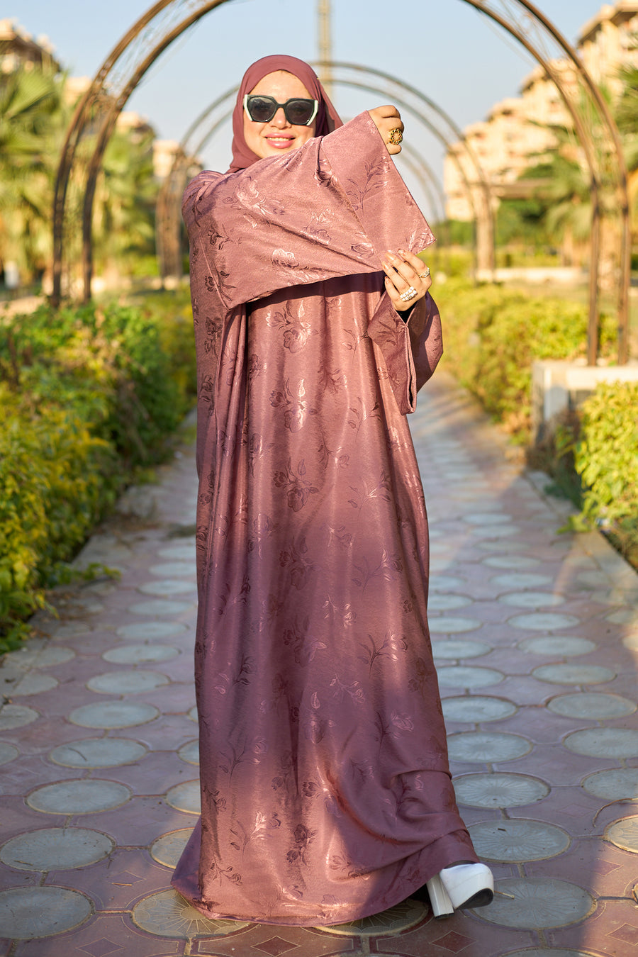 عباية انسيابية ناعمة مع طرحة - كشمير - A70A4123.jpg