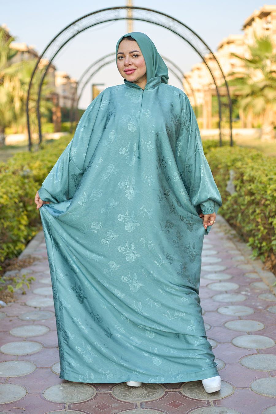 عباية انسيابية ناعمة مع طرحة - مينت جرين - A70A4143.jpg