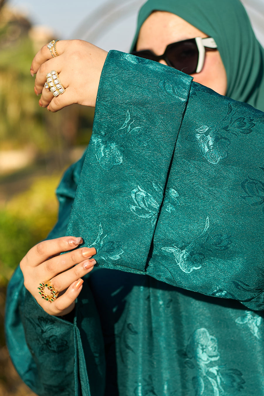 عباية انسيابية ناعمة مع طرحة - جنزاري اخضر - A70A4084.jpg