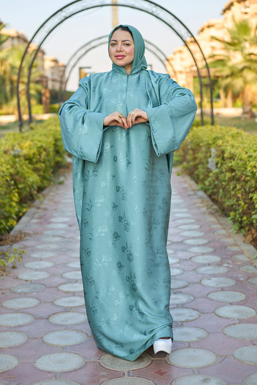عباية انسيابية ناعمة مع طرحة - مينت جرين - A70A4157.jpg