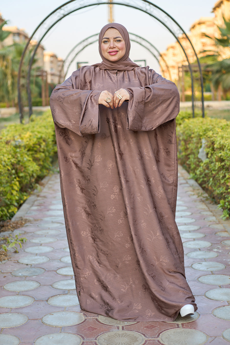 عباية انسيابية ناعمة مع طرحة - كافيه - A70A4179.jpg